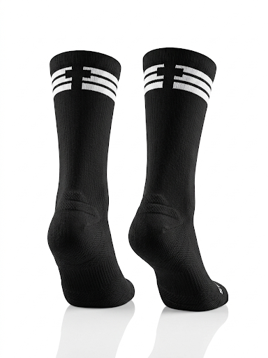 CREW 4 Pair Bundle: Endurance Socks - Mixed Colours (2 BLACK / 2 WHITE) - FREE Shipping and Washbag