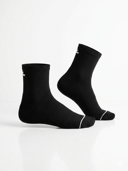 QUARTER CREW 4 Pair Bundle: Endurance Socks. Mixed Colours (2 BLACK / 2 WHITE) - FREE Shipping and Washbag