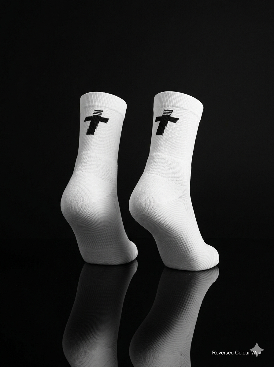 QUARTER CREW 4 Pair Bundle: Endurance Socks. Mixed Colours (2 BLACK / 2 WHITE) - FREE Shipping and Washbag