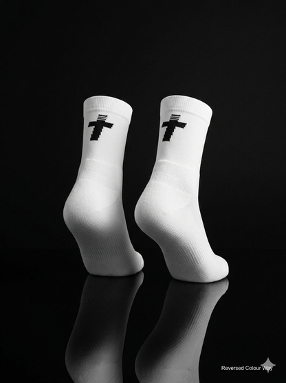 QUARTER CREW 4 Pair Bundle: Endurance Socks. Mixed Colours (2 BLACK / 2 WHITE) - FREE Shipping and Washbag