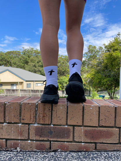 QUARTER CREW 4 Pair Bundle: Endurance Socks. Mixed Colours (2 BLACK / 2 WHITE) - FREE Shipping and Washbag