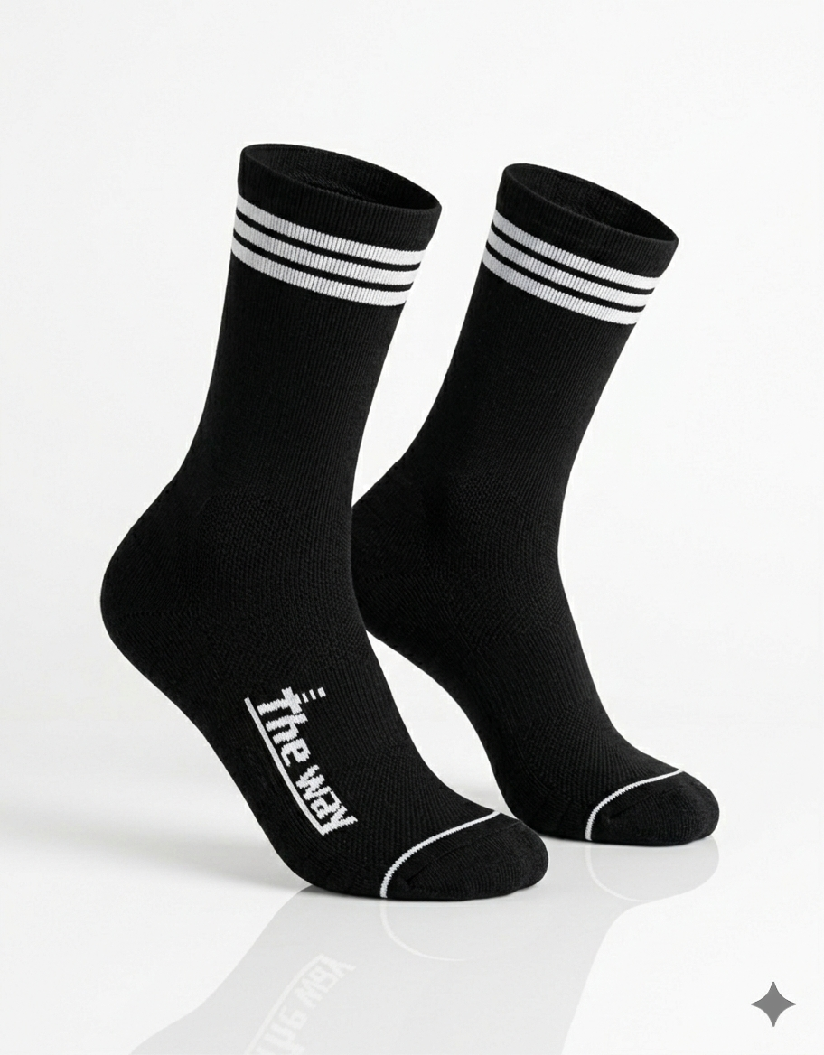 CREW 4 Pair Bundle: Endurance Socks - Mixed Colours (2 BLACK / 2 WHITE) - FREE Shipping and Washbag